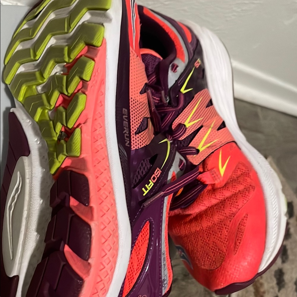 Saucony Pink and Purple Athletic Shoes Vibrant Design - Picture 5 of 7